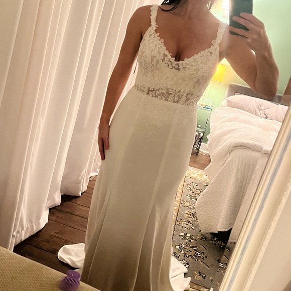 David’s Bridal Wedding Dress - Picture 5 of 6